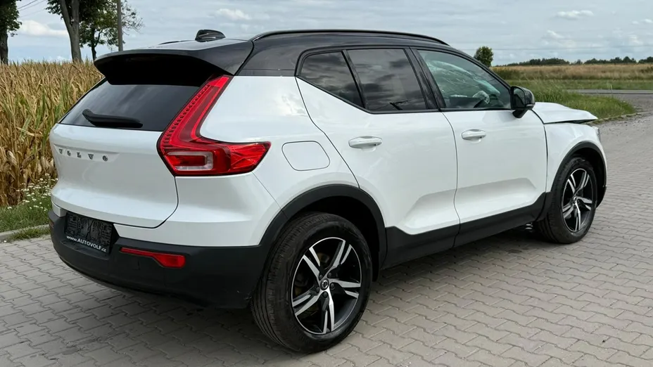 VOLVO XC40 -