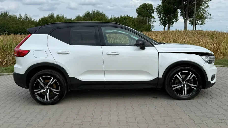 VOLVO XC40 -