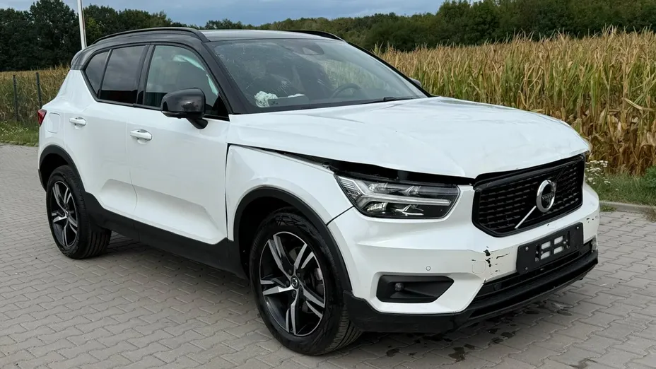 VOLVO XC40 -