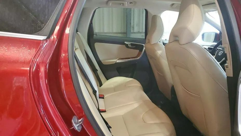 VOLVO XC60 -