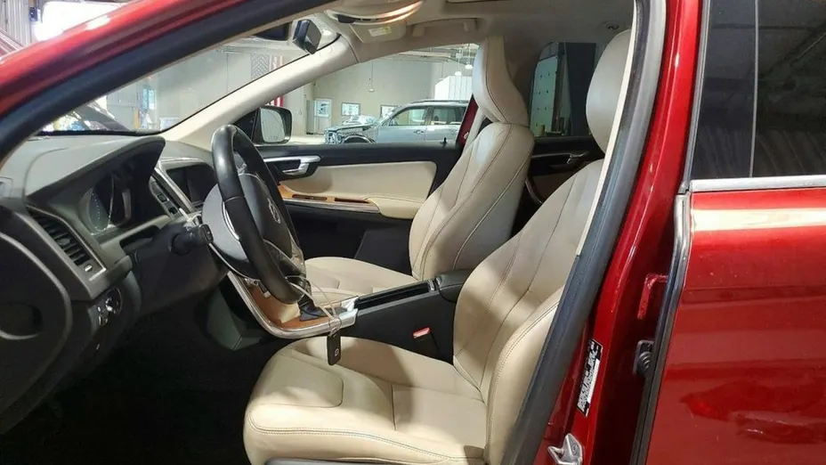 VOLVO XC60 -