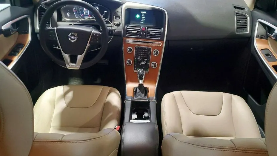 VOLVO XC60 -