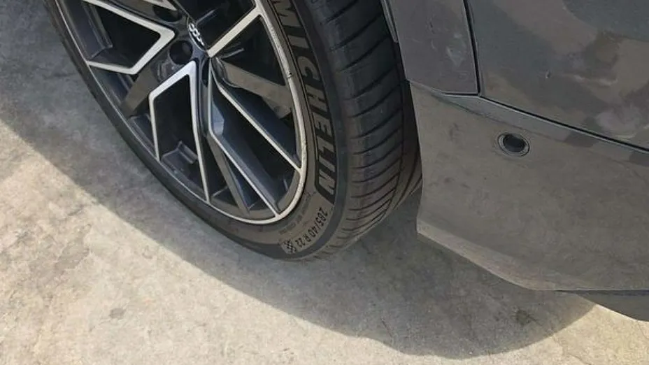 AUDI Q8 -