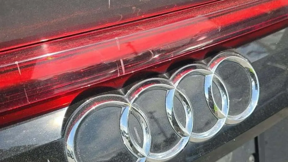 AUDI Q8 -