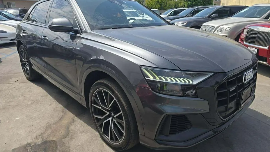 AUDI Q8 -