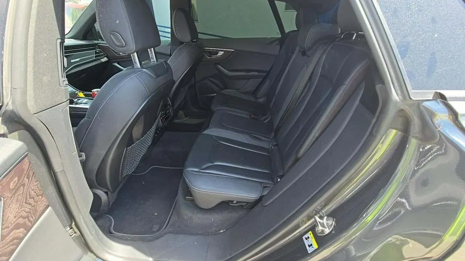 AUDI Q8 -