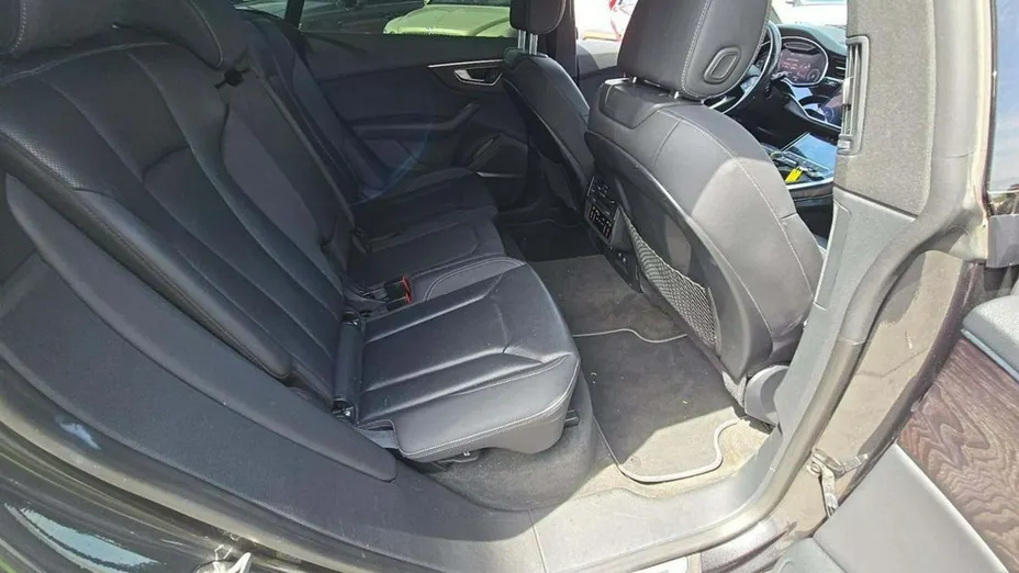 AUDI Q8 -