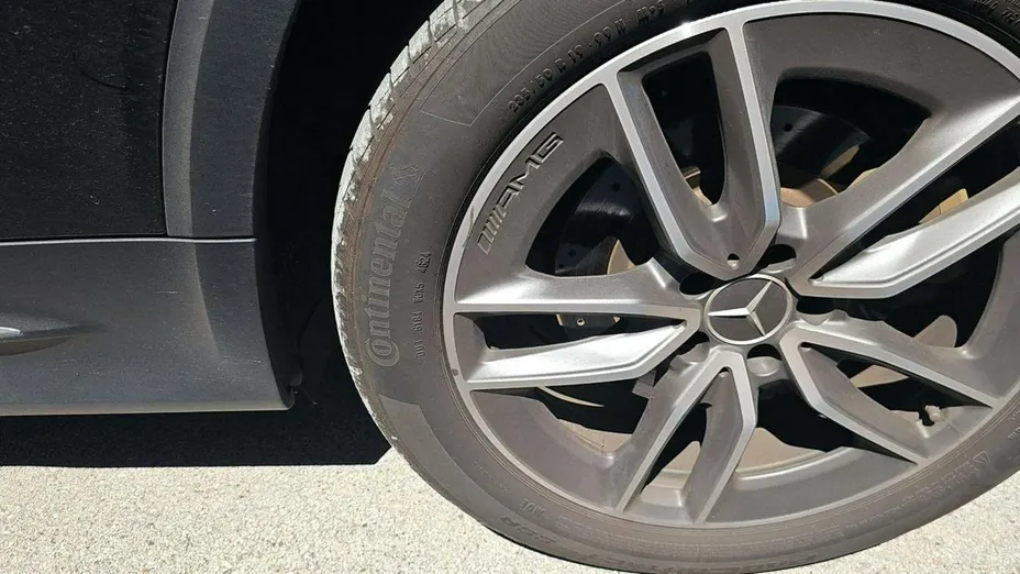 MERCEDES-BENZ GLB -