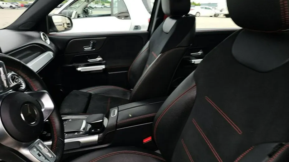 MERCEDES-BENZ GLB -