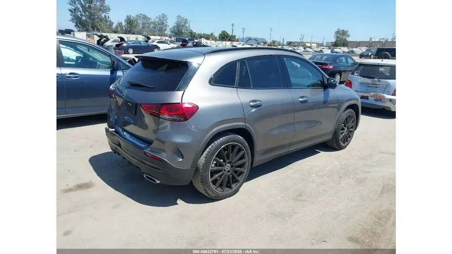 MERCEDES-BENZ GLA -