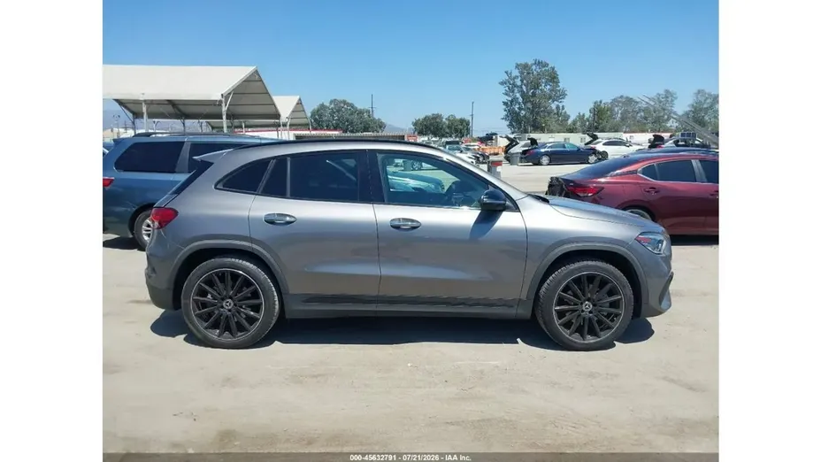 MERCEDES-BENZ GLA -
