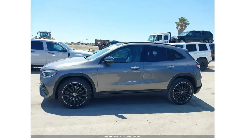 MERCEDES-BENZ GLA -