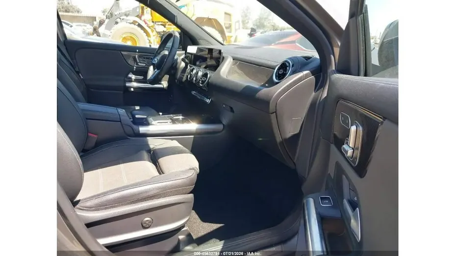 MERCEDES-BENZ GLA -