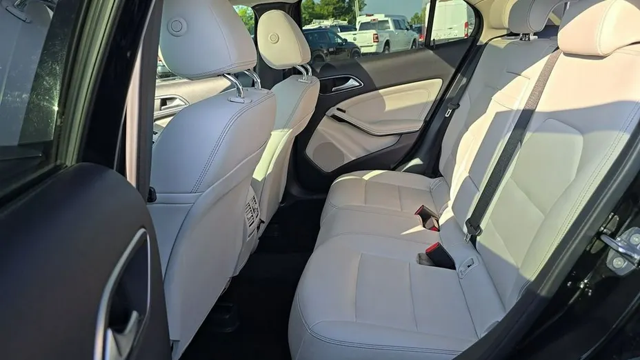 MERCEDES-BENZ GLA -