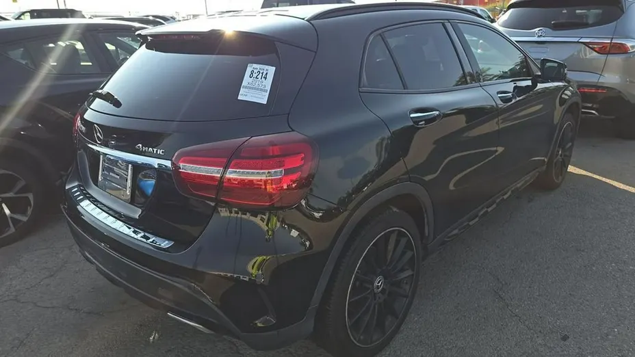 MERCEDES-BENZ GLA -