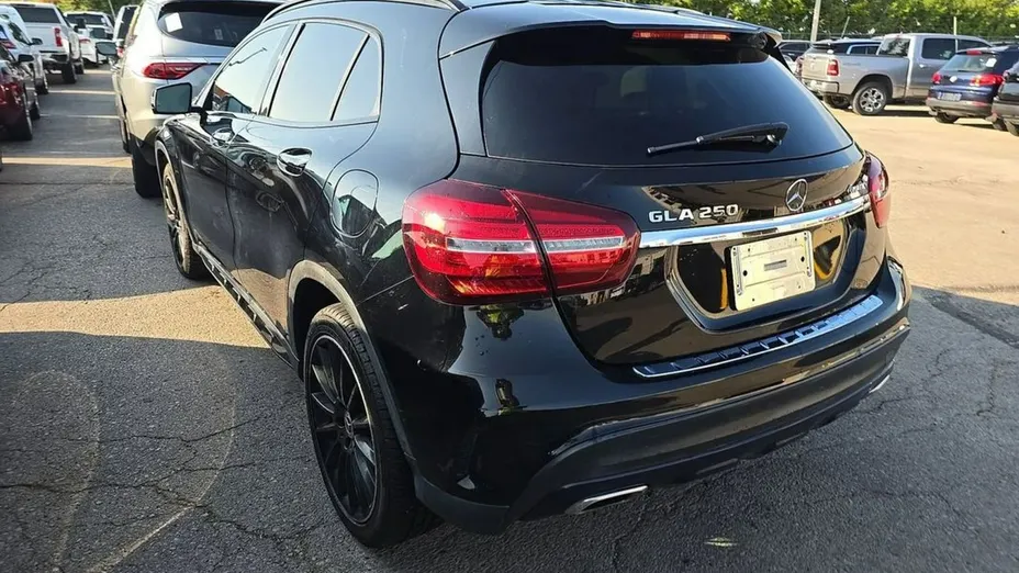 MERCEDES-BENZ GLA -