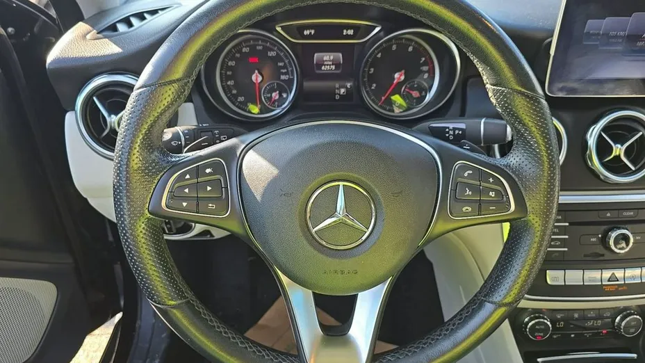 MERCEDES-BENZ GLA -