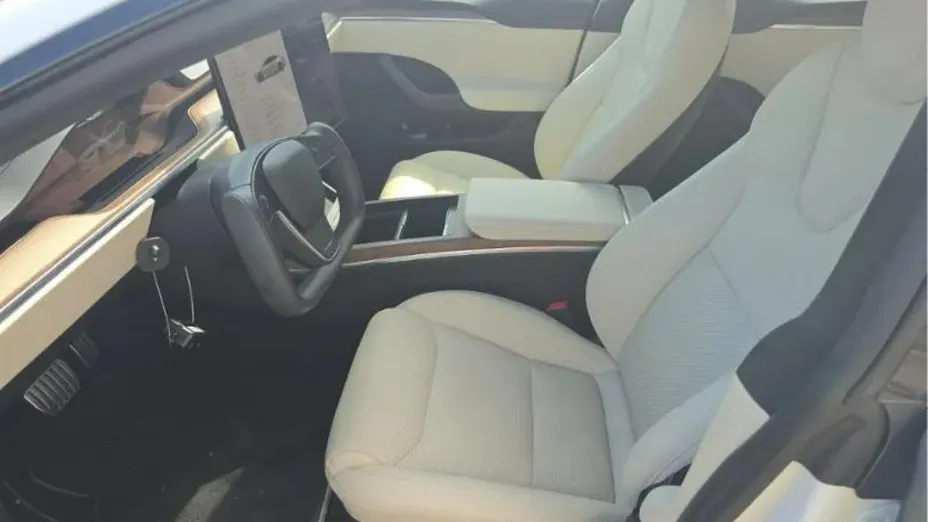 TESLA Model S -