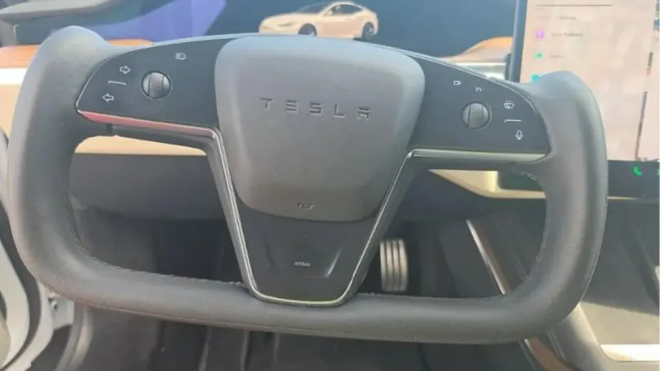 TESLA Model S -