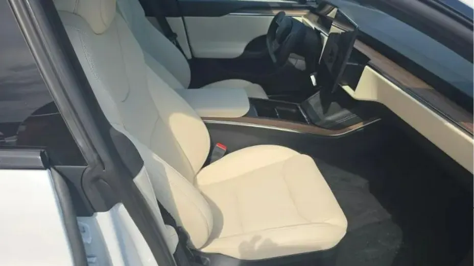 TESLA Model S -