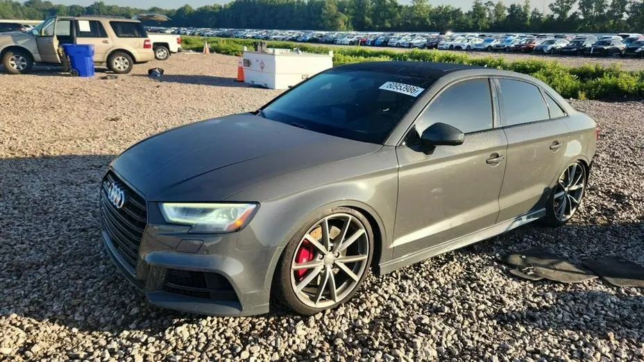 AUDI S3 -