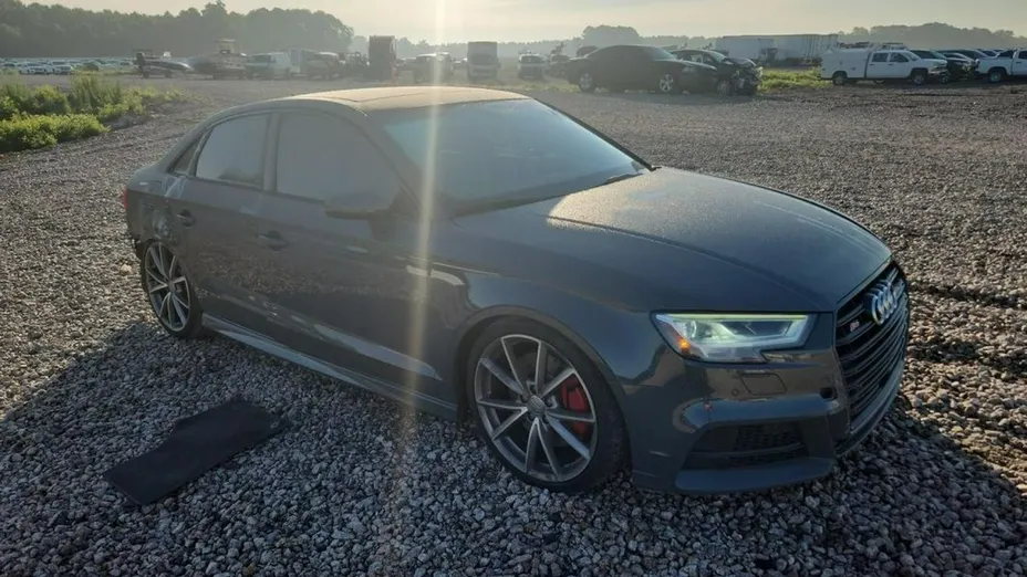 AUDI S3 -