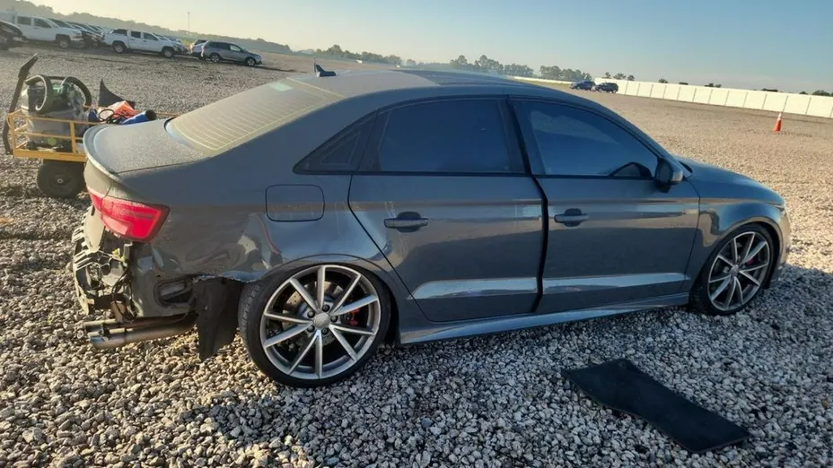 AUDI S3 -