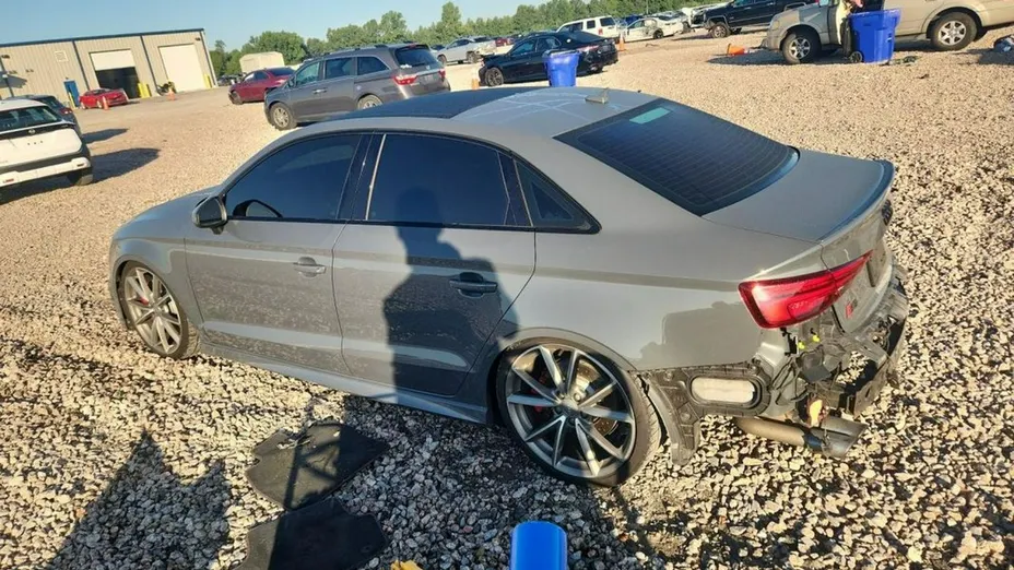 AUDI S3 -