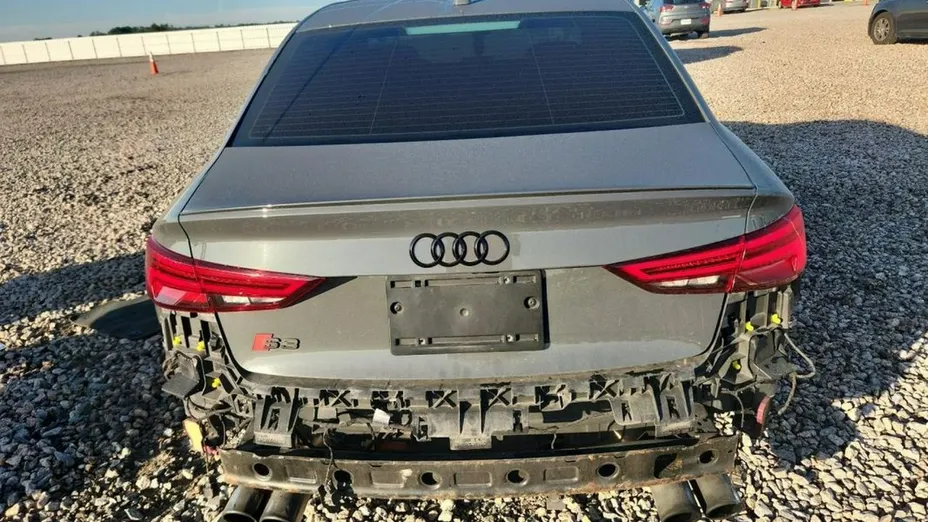 AUDI S3 -
