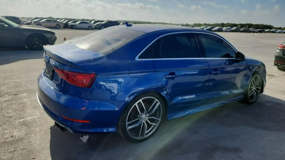 AUDI S3 -