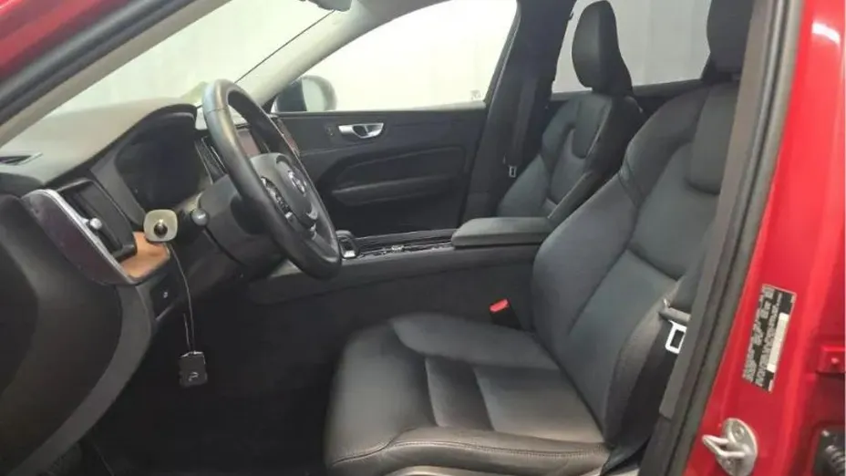 VOLVO XC60 -