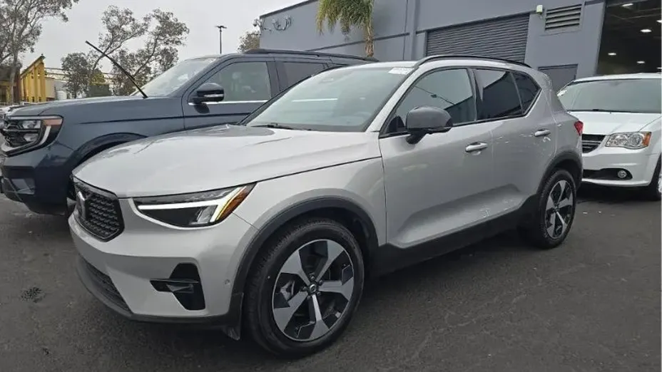 VOLVO XC40 -