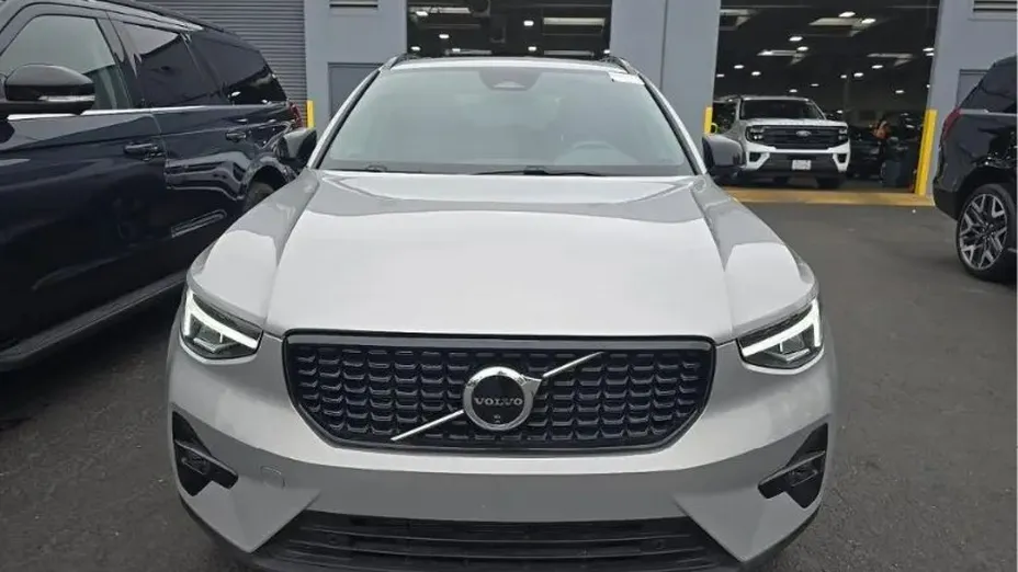 VOLVO XC40 -