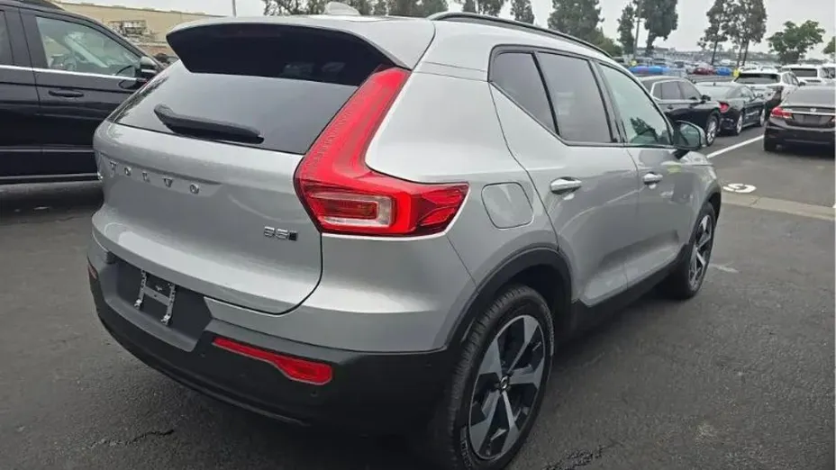 VOLVO XC40 -