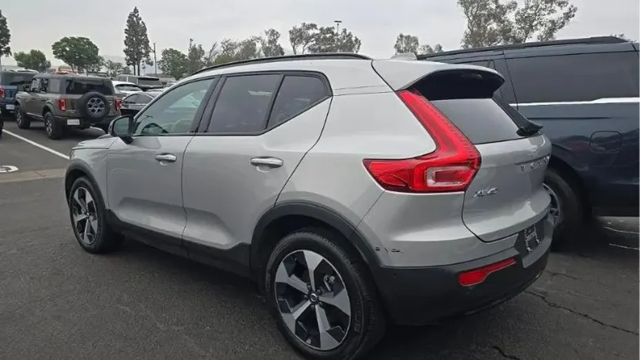 VOLVO XC40 -