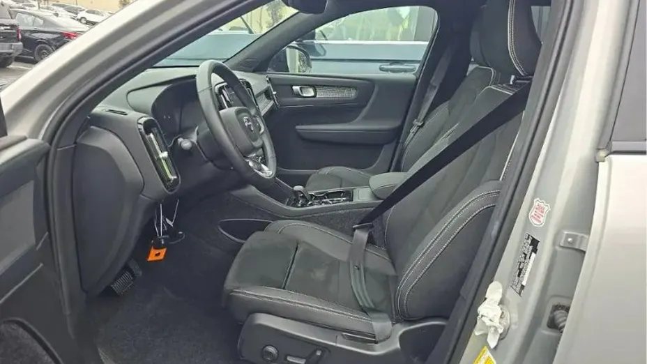 VOLVO XC40 -