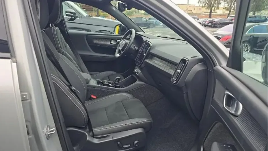 VOLVO XC40 -