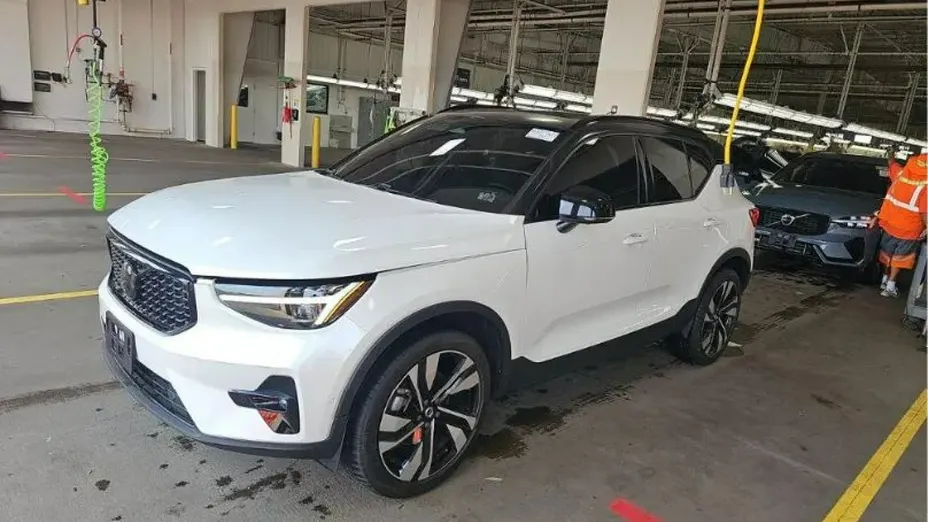 VOLVO XC40 -