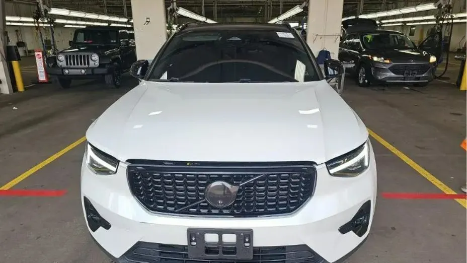 VOLVO XC40 -