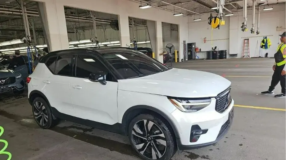 VOLVO XC40 -