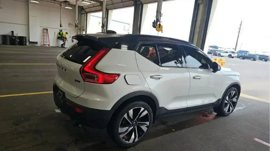 VOLVO XC40 -