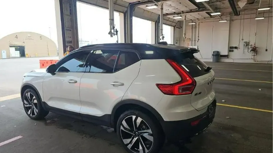 VOLVO XC40 -
