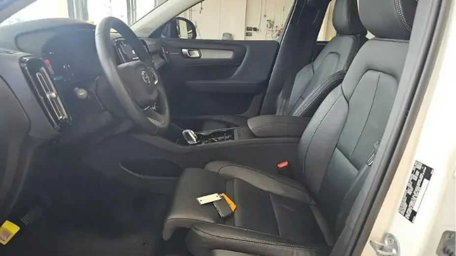 VOLVO XC40 -