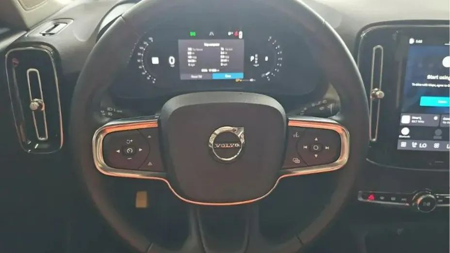VOLVO XC40 -