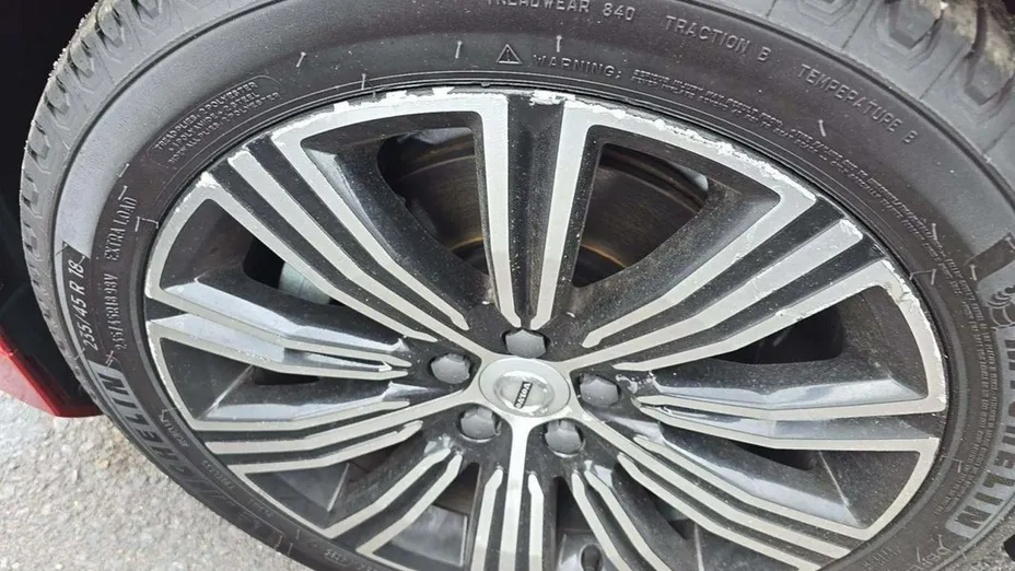 VOLVO S60 -