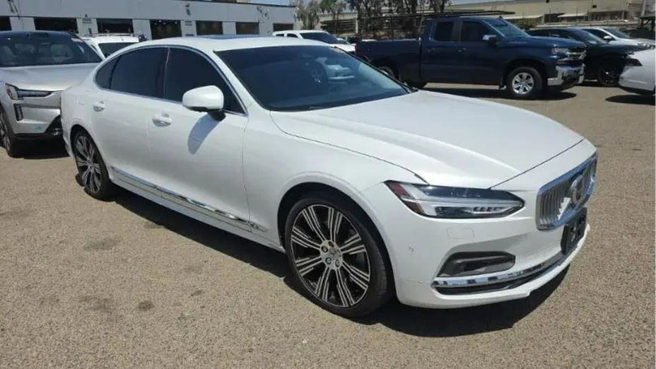 VOLVO S90 -