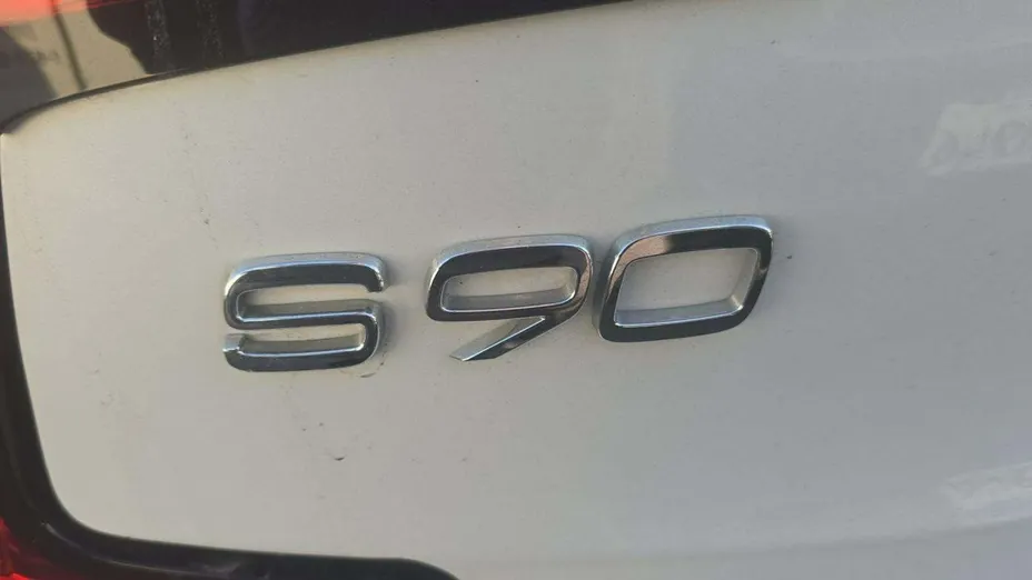 VOLVO S90 -