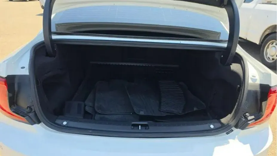 VOLVO S90 -