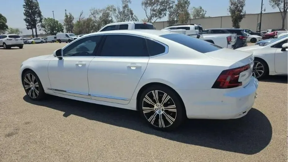 VOLVO S90 -