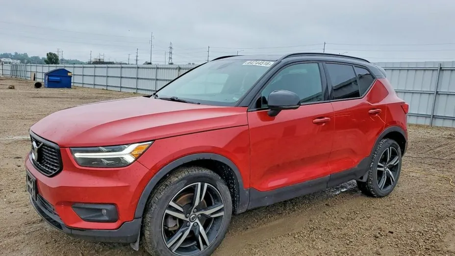 VOLVO XC40 -